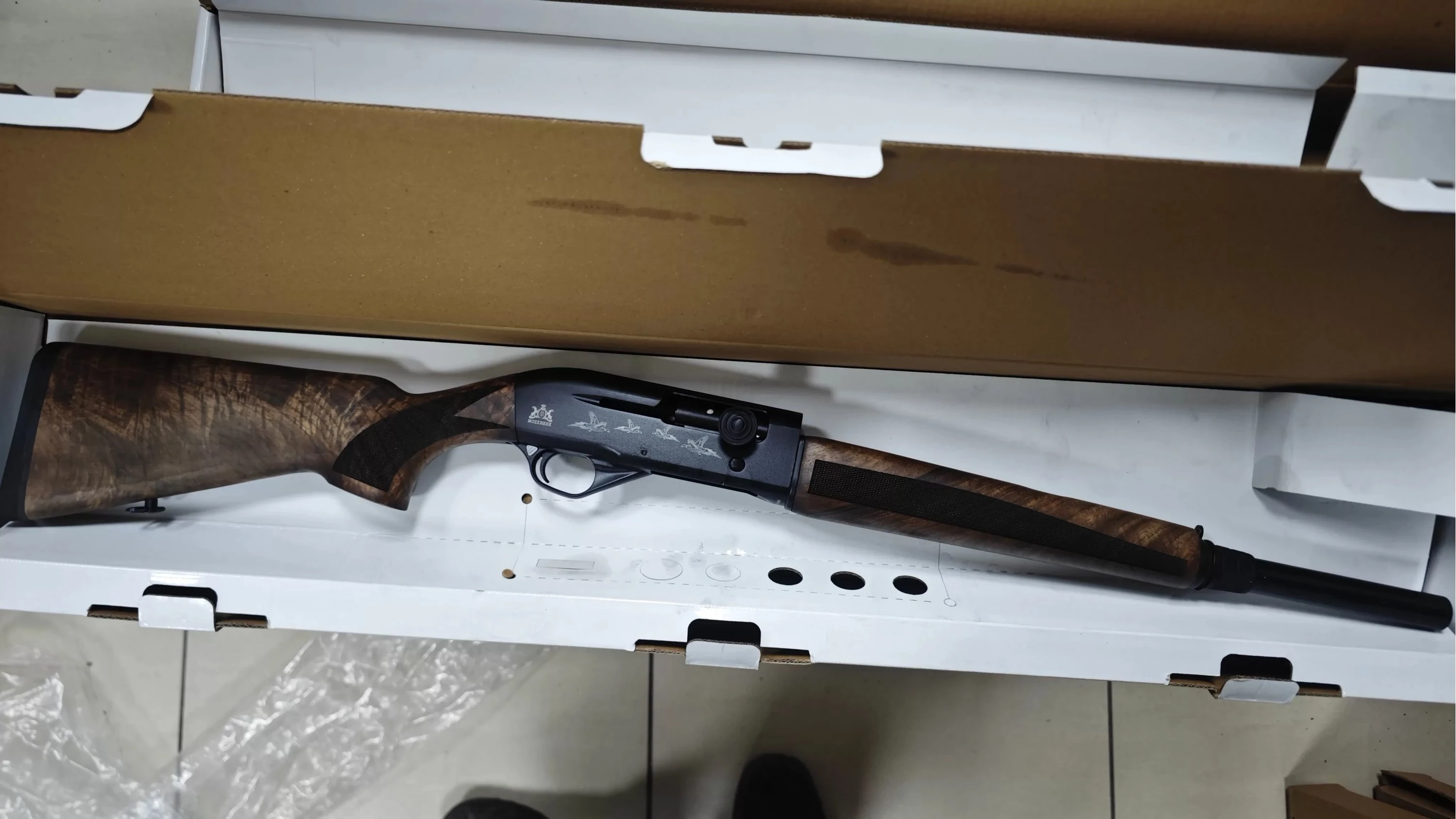 Mozzberk Kuşlu Yarı Otomatik Av Tüfeği Siyah (12 Cal - 51/61/66/71/76 cm Namlu Seçenekli - Kuş Gravürlü)