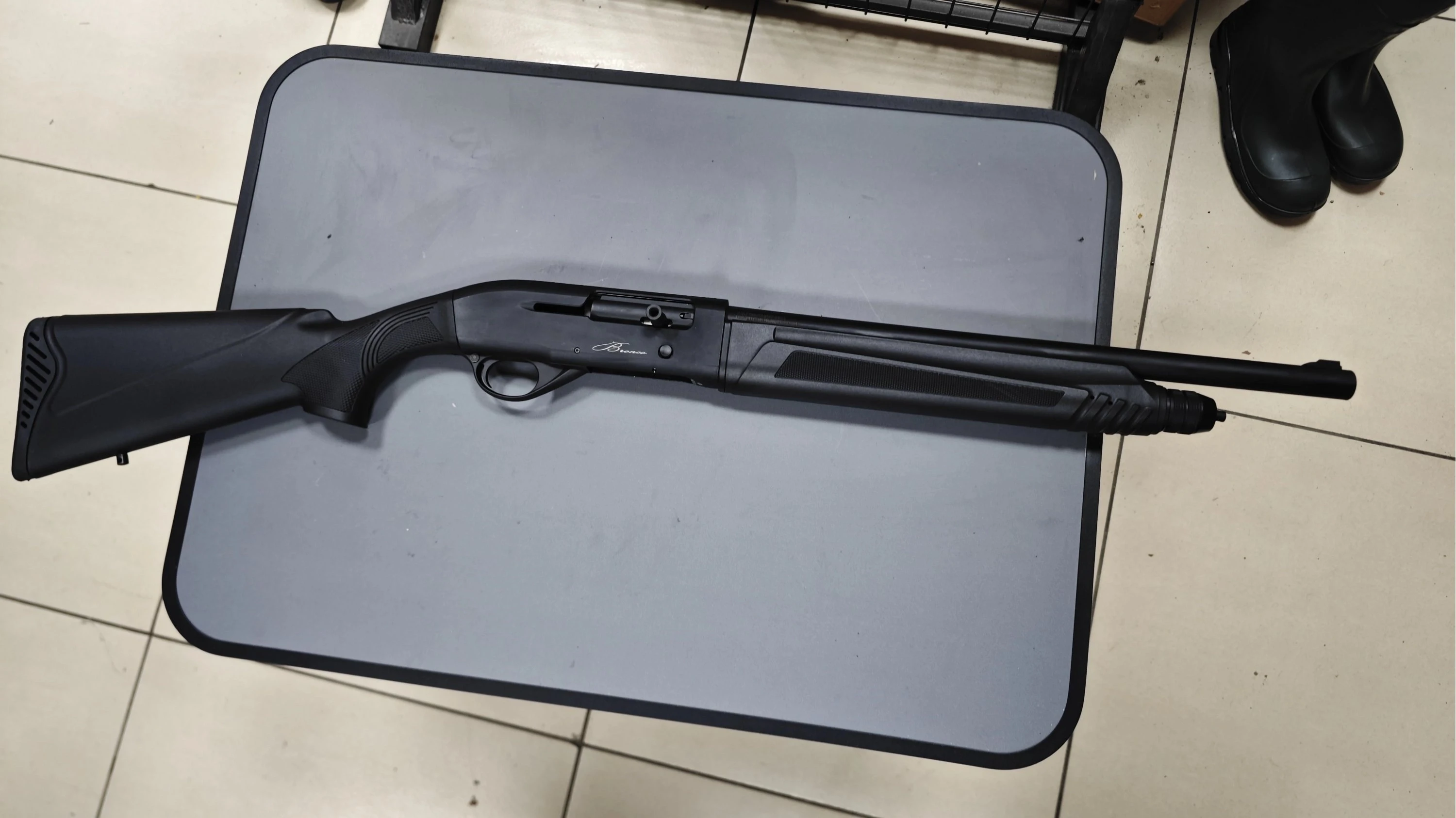 Bronco Kurşun Namlu Yarı Otomatik Av Tüfeği (12 Ga - Slug Namlu - Siyah Sentetik Kundak - Gazlı Sistem)