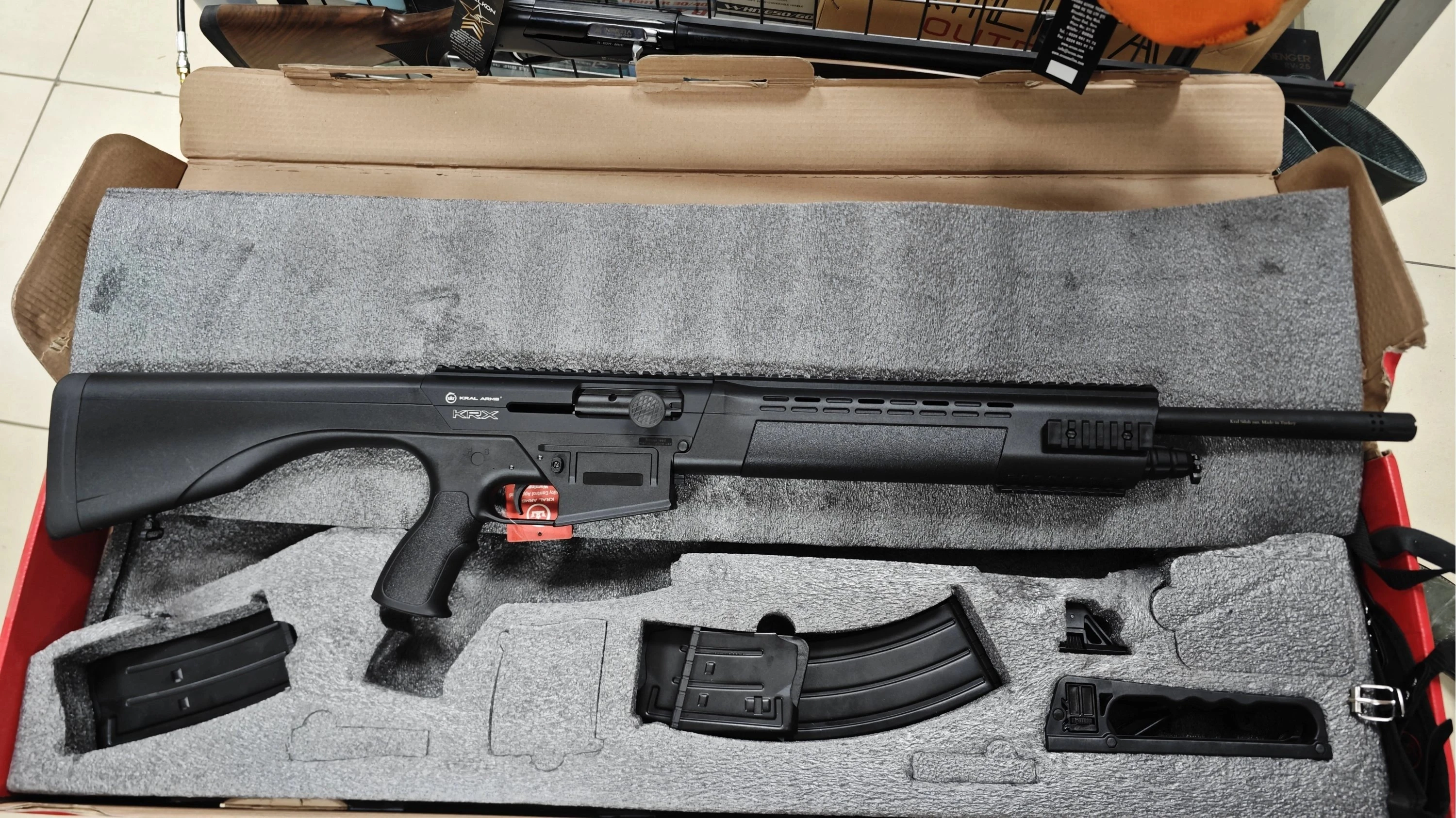 Kral KRX Tactical Şarjörlü Yarı Otomatik Av Tüfeği (12 Cal - 47/51 cm Namlu Seçenekli - Yüksek Kalite Sentetik Gövde)