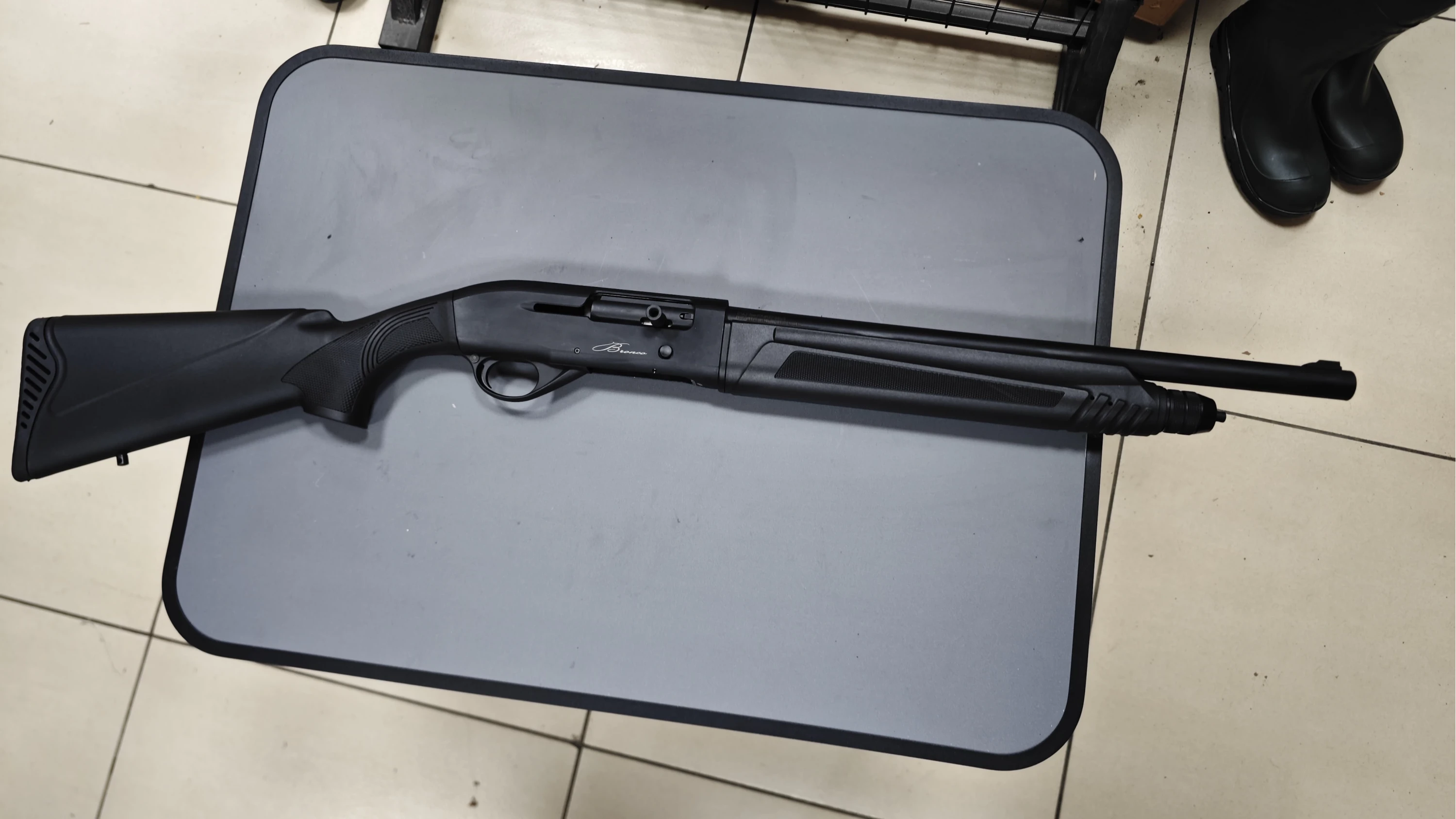 Bronco Kurşun Namlu Yarı Otomatik Av Tüfeği (12 Ga - Slug Namlu - Siyah Sentetik Kundak - Gazlı Sistem)