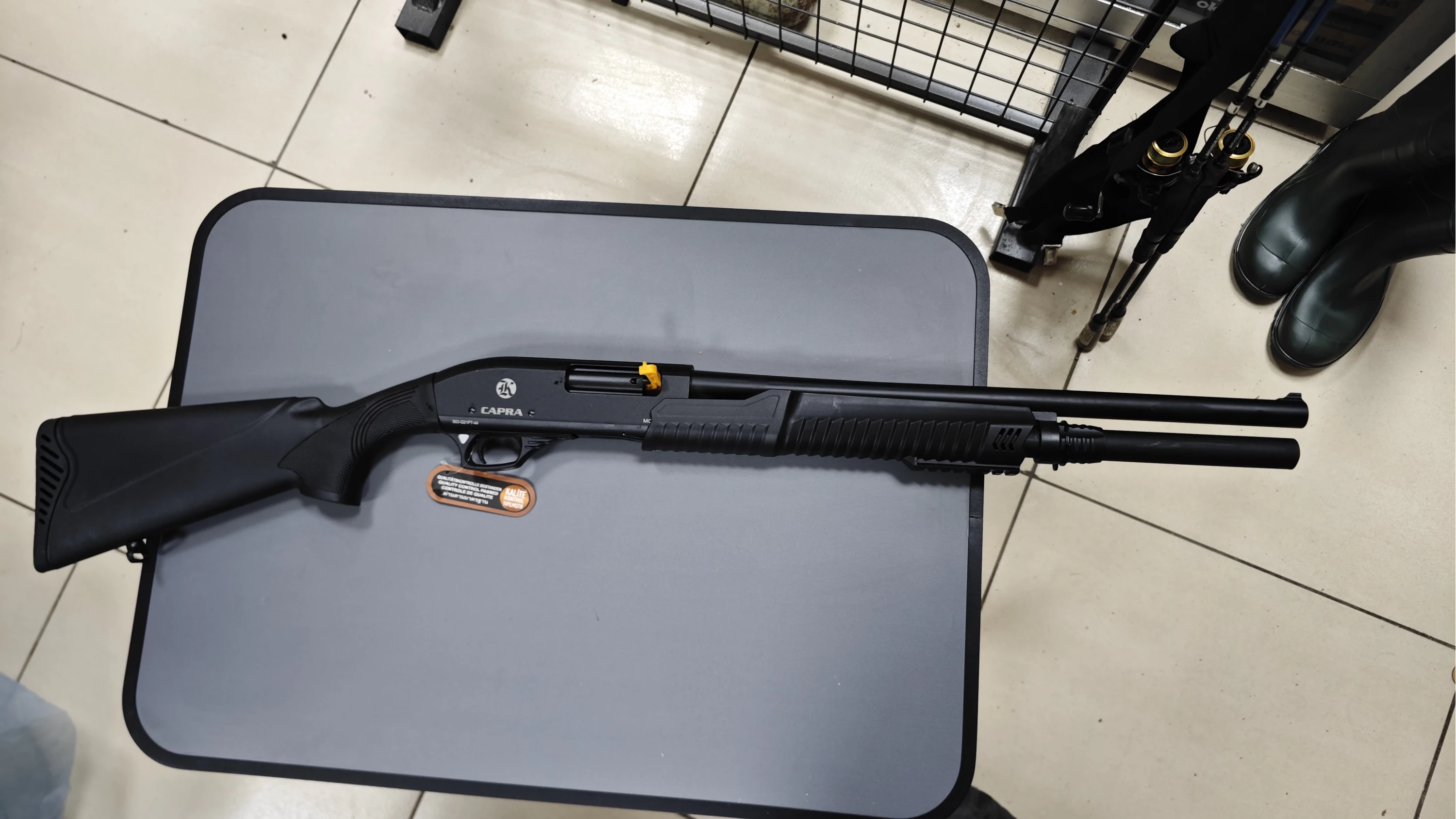 Capra 101P Pompalı Av Tüfeği Siyah (12 Cal - 50 cm Slug Namlu - 2.5 kg - 6+1 Şarjör)