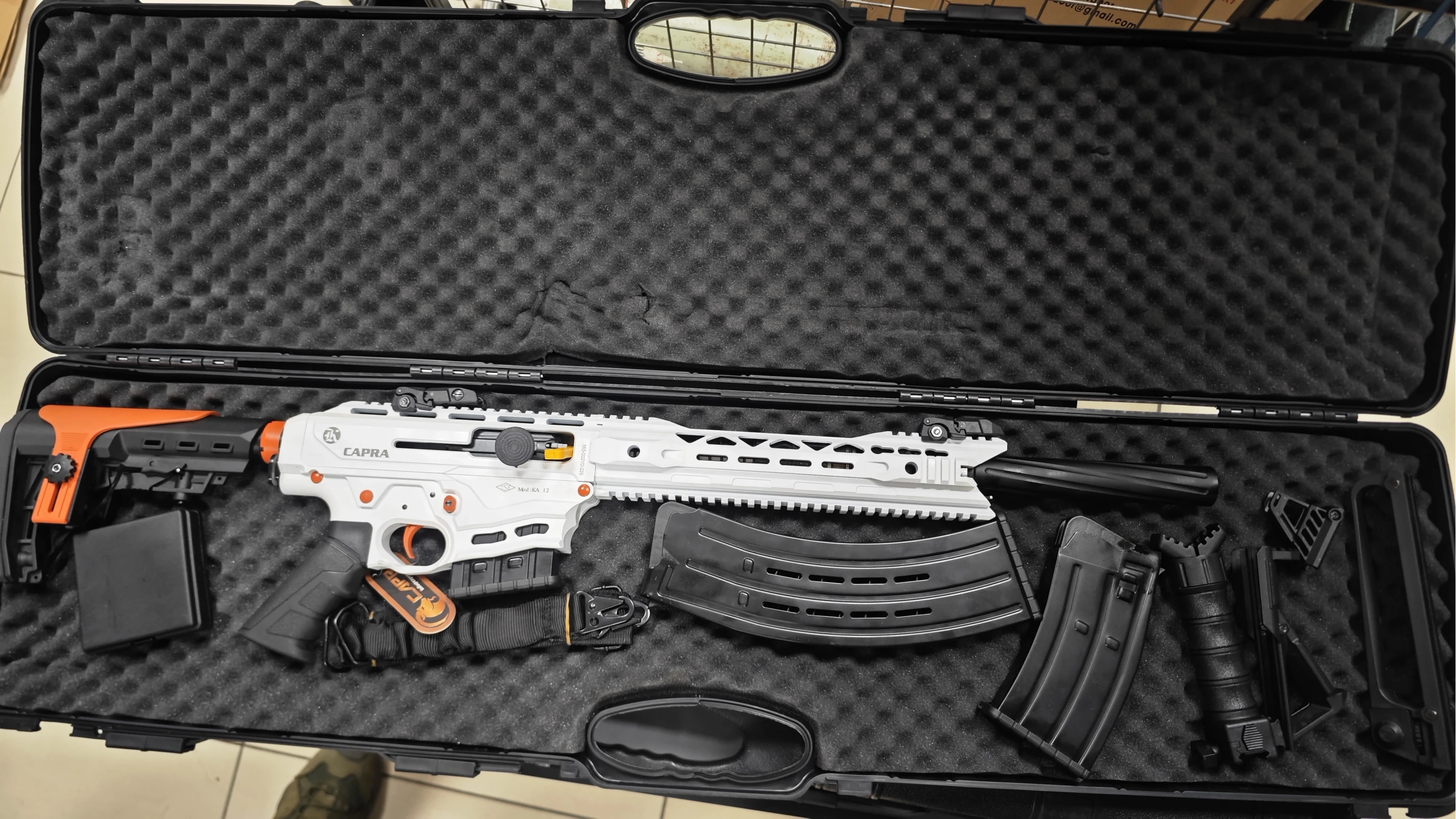 Capra KA-12 Şarjörlü Yarı Otomatik Av Tüfeği Beyaz (12 Cal - 7075 Alüminyum Gövde - 51 cm Mobil Şok Namlu)