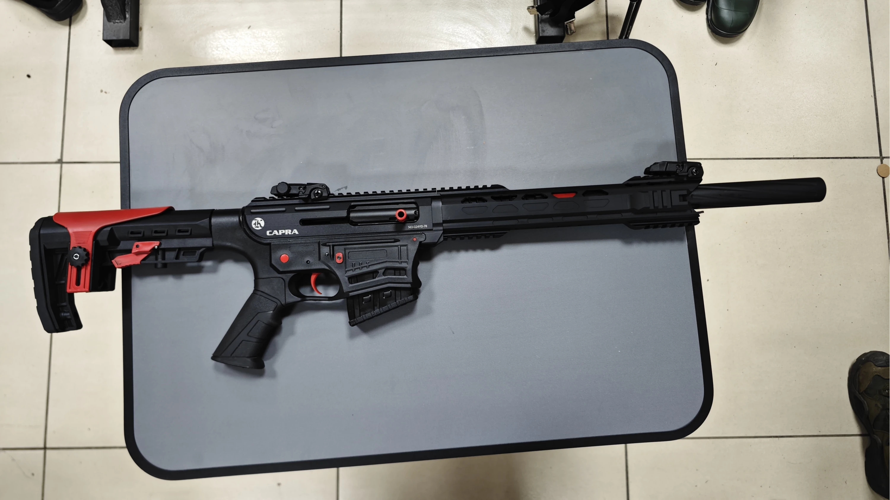Capra KM-12 (KA12) Şarjörlü Yarı Otomatik Av Tüfeği Kırmızı Parçalı Siyah (12 Cal - 51 cm Mobil Şok Namlu - 7075 Alüminyum Gövde)