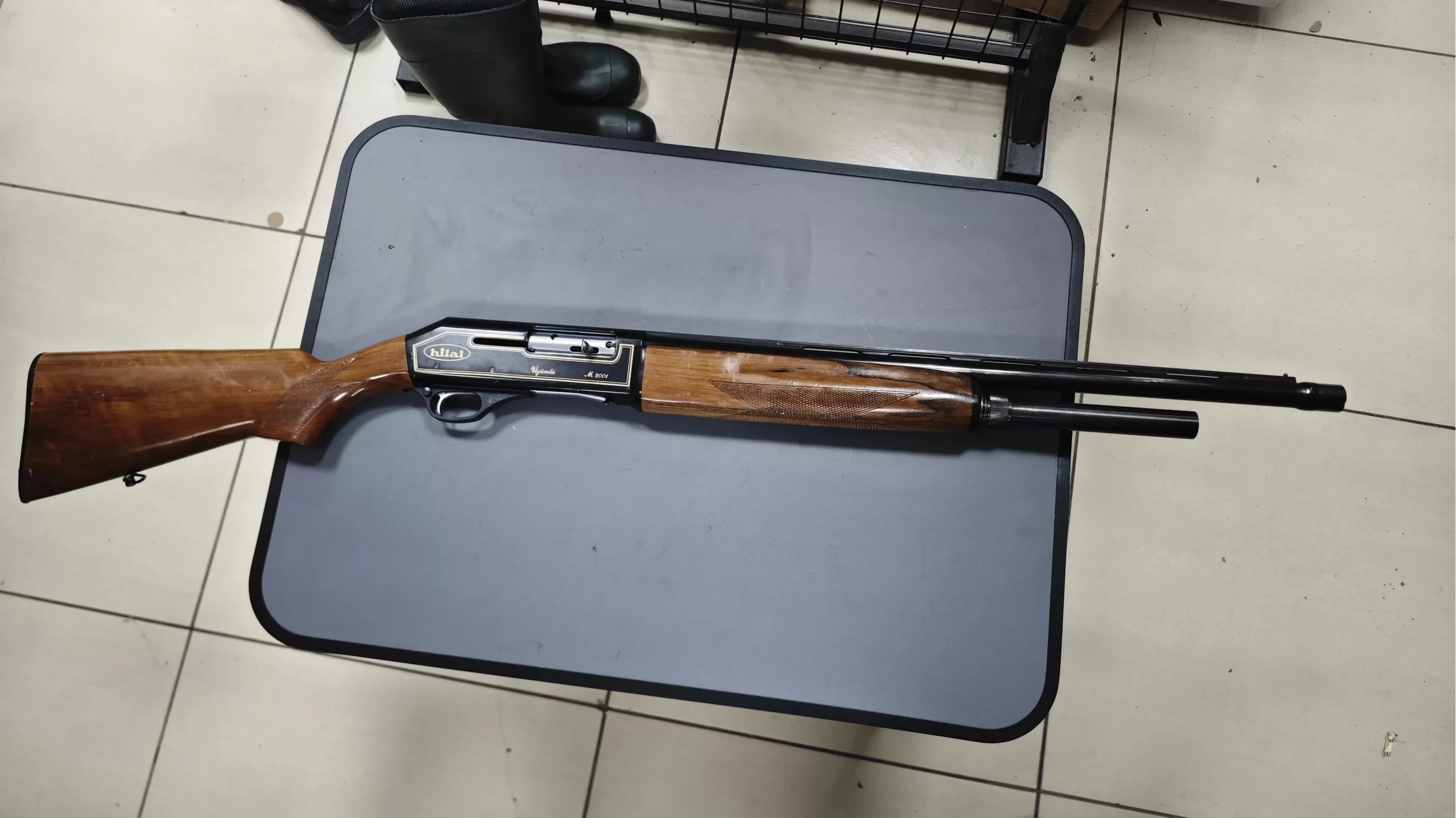 Hilal Yarı Otomatik Av Tüfeği (İkinci El - 12 Cal - 66/71 cm Namlu Seçenekli - Ahşap Kundak - 7+1 Kapasite)