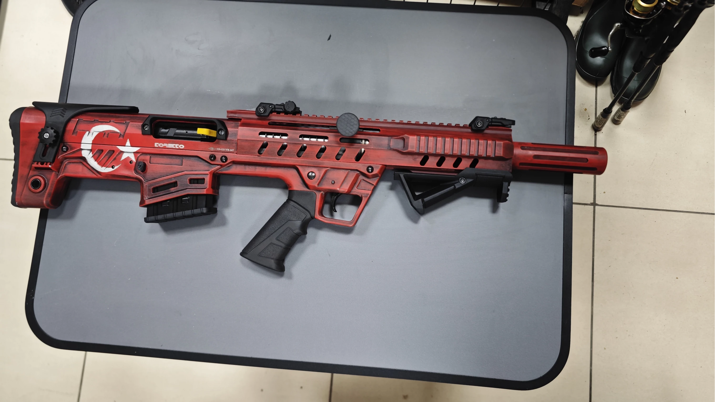 Toretto TB Bullpup Şarjörlü Yarı Otomatik Av Tüfeği (12 Kalibre - Ayarlanabilir Yanaklıklı - Spor Kırmızı)