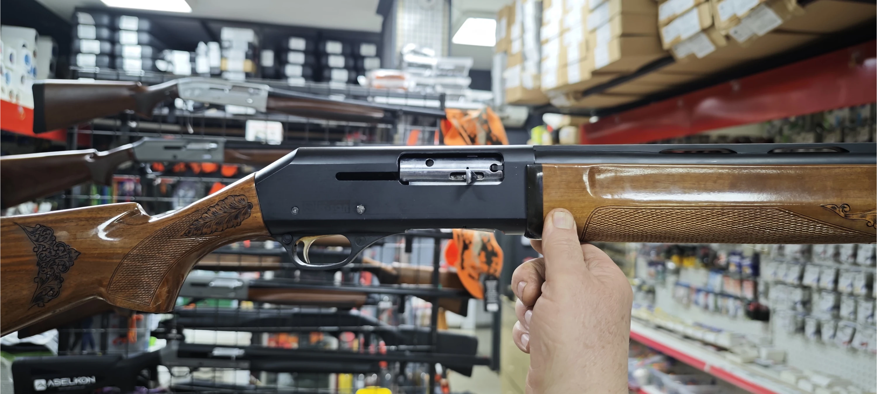 Üssan 61 CM Alevgizleyenli Yarı Otomatik Av Tüfeği (12 GA - Gazlı Sistem - Taktik Alev Gizleyen Aparatlı)