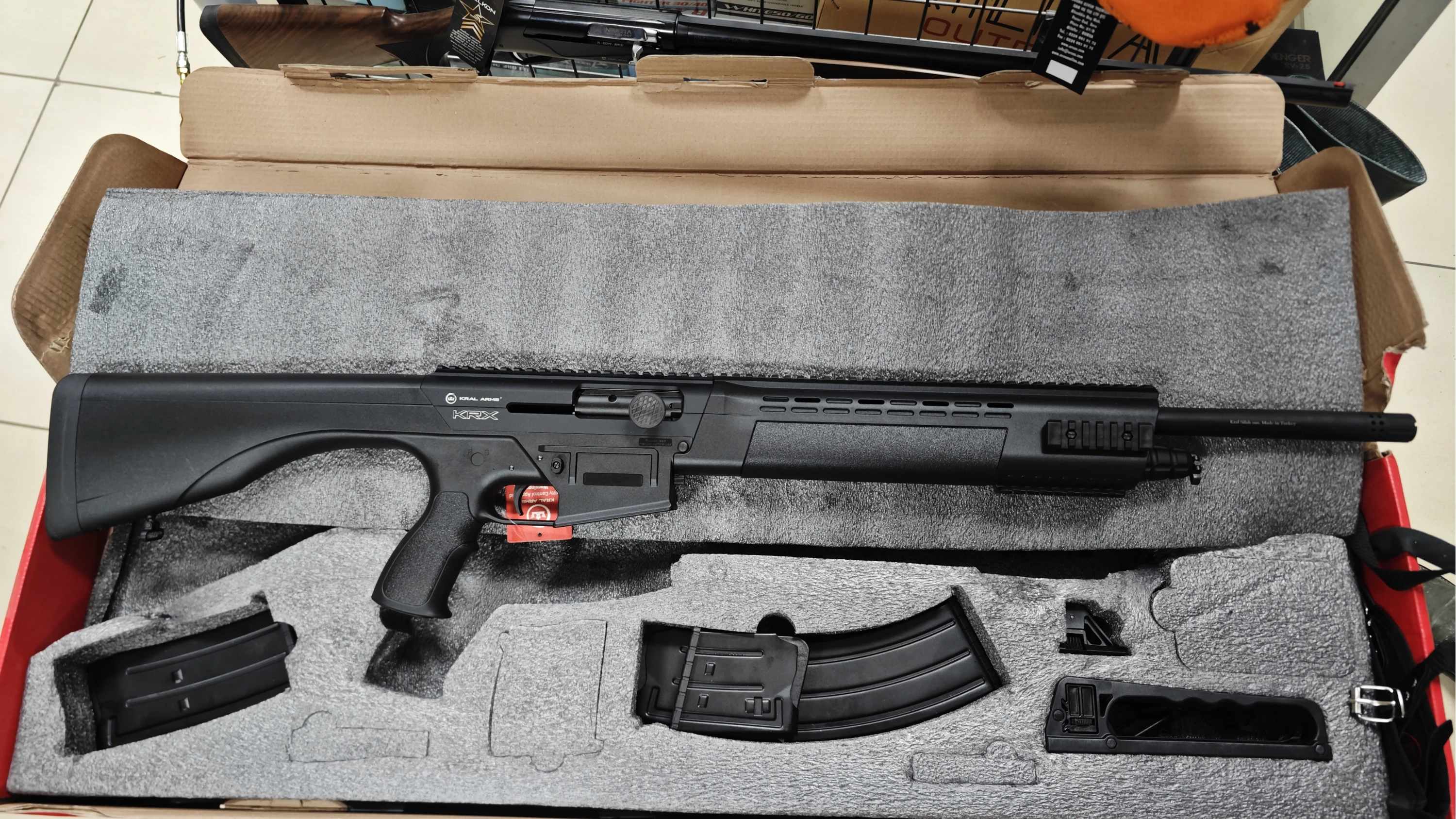 Kral KRX Tactical Şarjörlü Yarı Otomatik Av Tüfeği (12 Cal - 47/51 cm Namlu Seçenekli - Yüksek Kalite Sentetik Gövde)