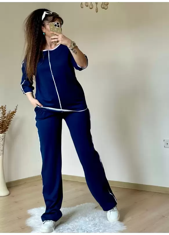 Beyaz Çızgılı Lacıvert Takım