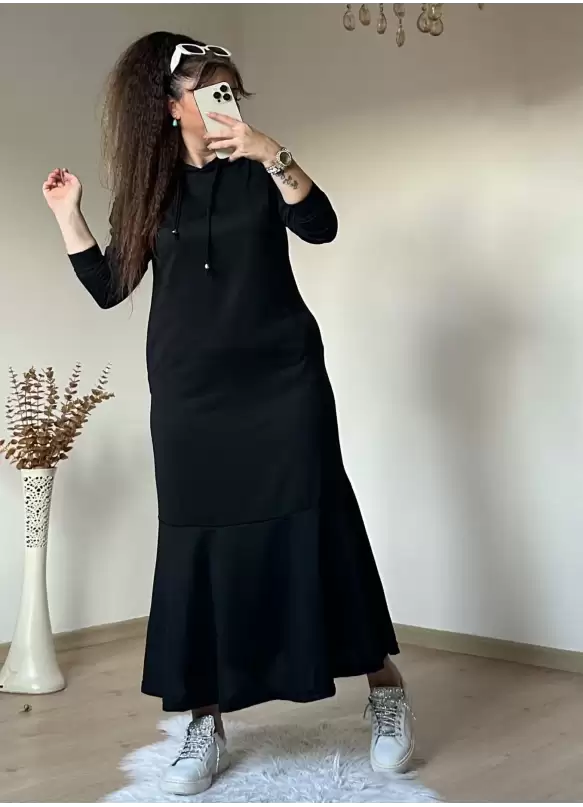 Kapusonlu Etek Fırfırlı Elbise Sıyah