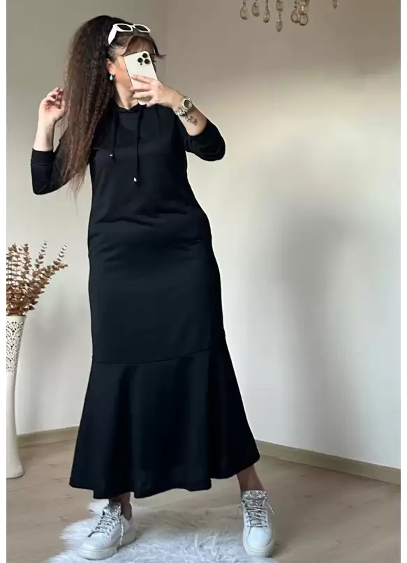 Kapusonlu Etek Fırfırlı Elbise Sıyah