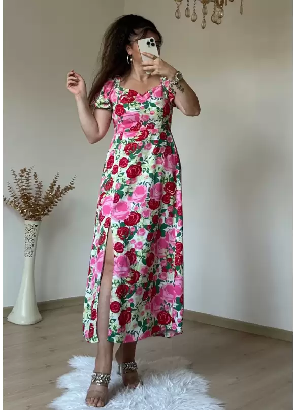 Öpücük Yaka Pembe Çıceklı Elbise