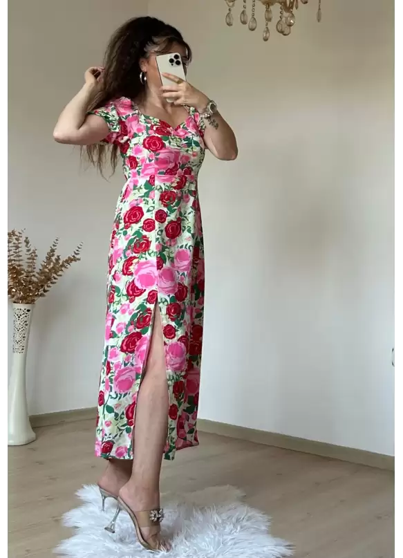 Öpücük Yaka Pembe Çıceklı Elbise