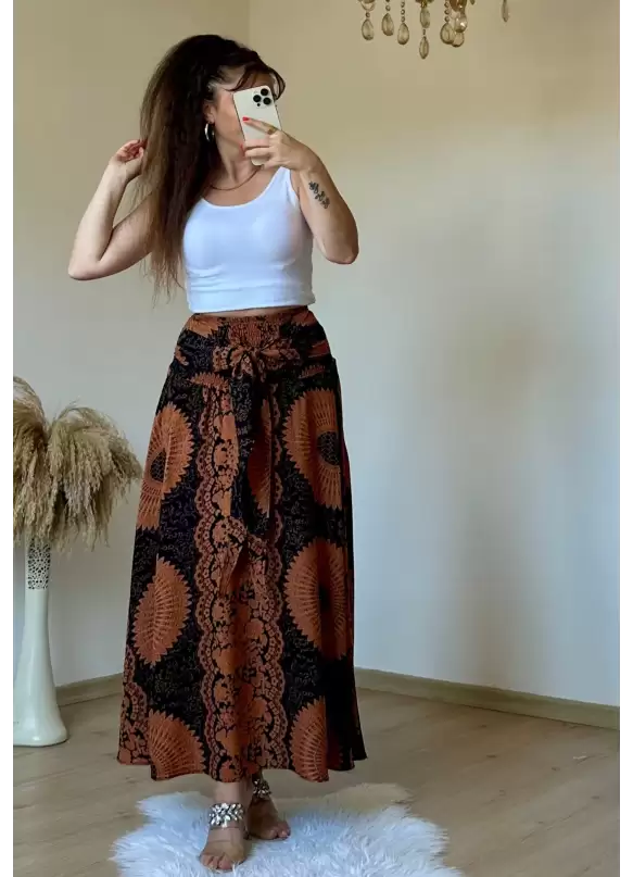 تنورة بنمط أصلي بلون بني