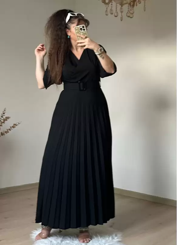 Pileli Kemerli Elbise Siyah