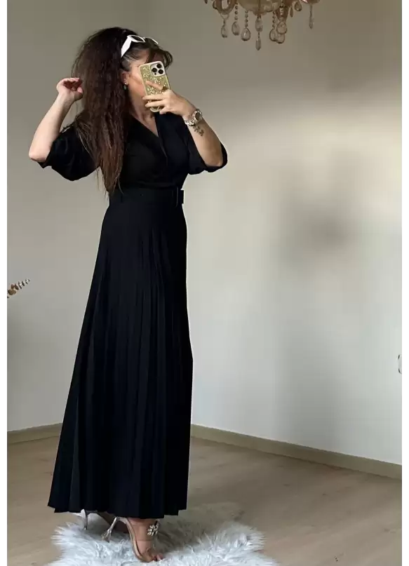 Pileli Kemerli Elbise Siyah