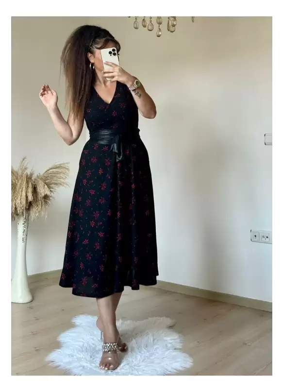 Sıfır Kol Yıldızlı Krep Elbise