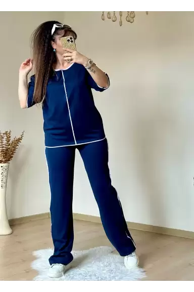 Beyaz Çızgılı Lacıvert Takım