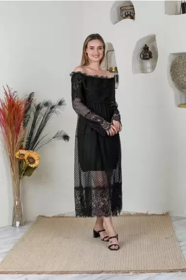 Siyah Güpür Detaylı Elbise