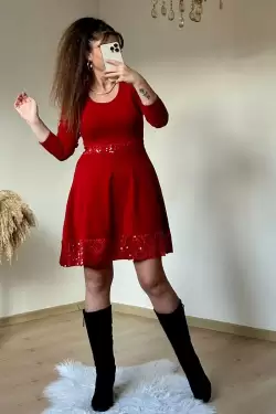 Kısa Bel Ve Etek Ucu Pul Detaylı Triko Elbise Kırmızı