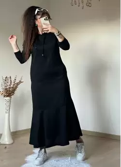 Kapusonlu Etek Fırfırlı Elbise Sıyah