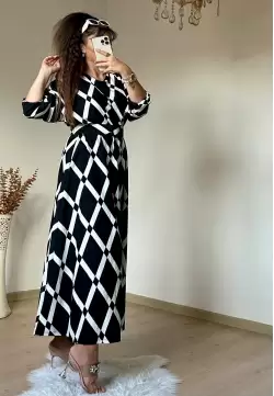 Kemerli Siyah Kare Desen Elbise