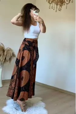 تنورة بنمط أصلي بلون بني