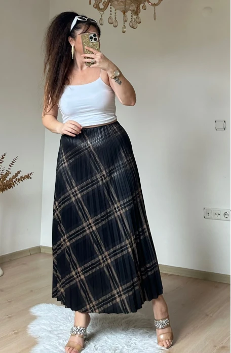 Kare Desen Pileli Sıyah Etek