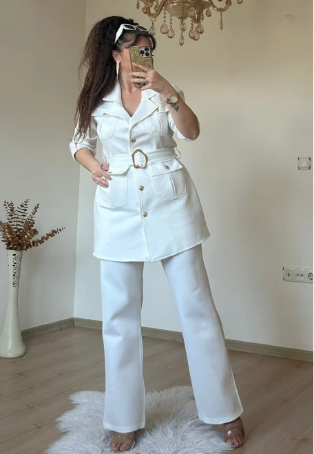 Kemerli Gold Dügmelı Takım Beyaz