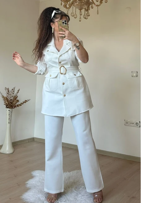 Kemerli Gold Dügmelı Takım Beyaz