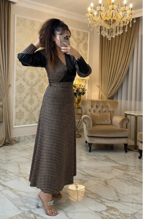 Kruvaze Yakalı Kazayağı Desen Deri Detay Ekose Elbise Kahve