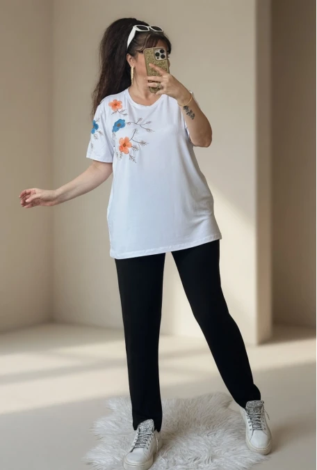 Omuz Nakış İşlemelı Takım Beyaz