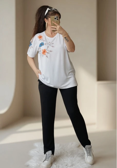 Omuz Nakış İşlemelı Takım Beyaz