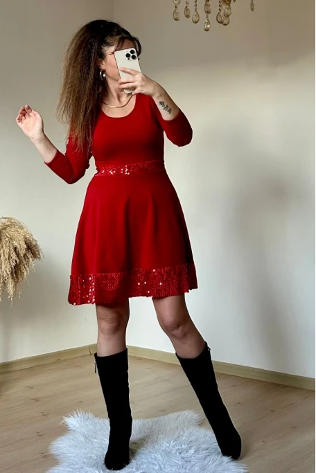 Kısa Bel Ve Etek Ucu Pul Detaylı Triko Elbise Kırmızı