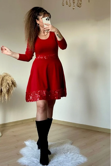 Kısa Bel Ve Etek Ucu Pul Detaylı Triko Elbise Kırmızı