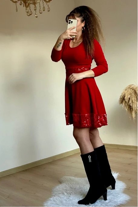 Kısa Bel Ve Etek Ucu Pul Detaylı Triko Elbise Kırmızı