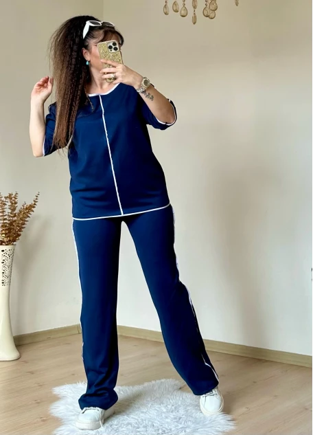 Beyaz Çızgılı Lacıvert Takım