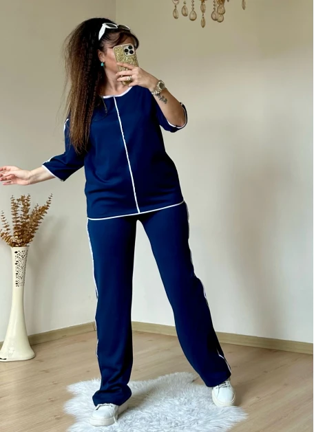 Beyaz Çızgılı Lacıvert Takım