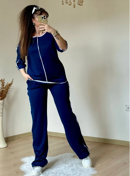 Beyaz Çızgılı Lacıvert Takım