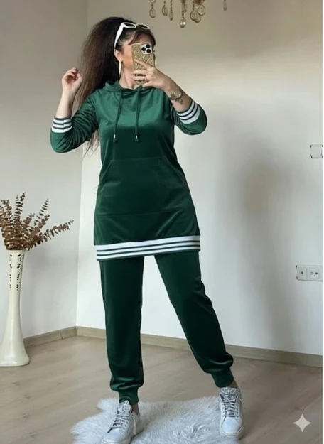 Beyaz Şeritli Kapusonlu Kadıfe Takım Zümrüt Yeşili