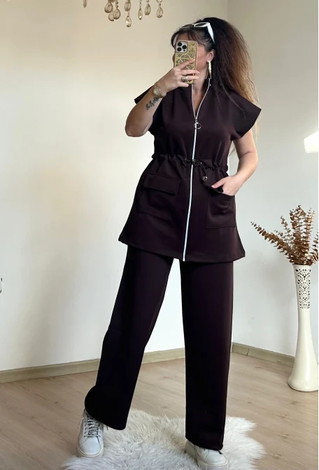 Dik Yaka Fermuarlı Yelekli Takım Kahve