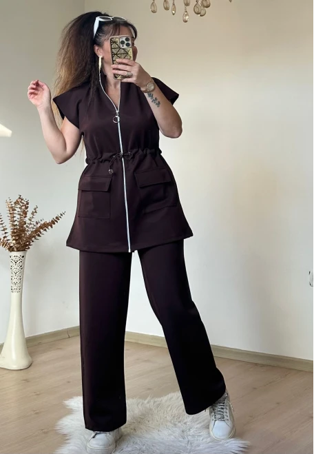 Dik Yaka Fermuarlı Yelekli Takım Kahve