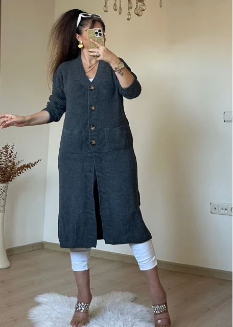 Düğmeli Uzun Hırka Füme