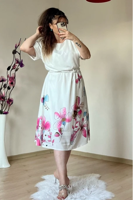 Eteği Çiçekli Beyaz Elbise