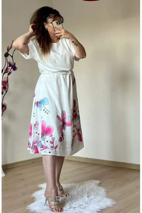 Eteği Çiçekli Beyaz Elbise
