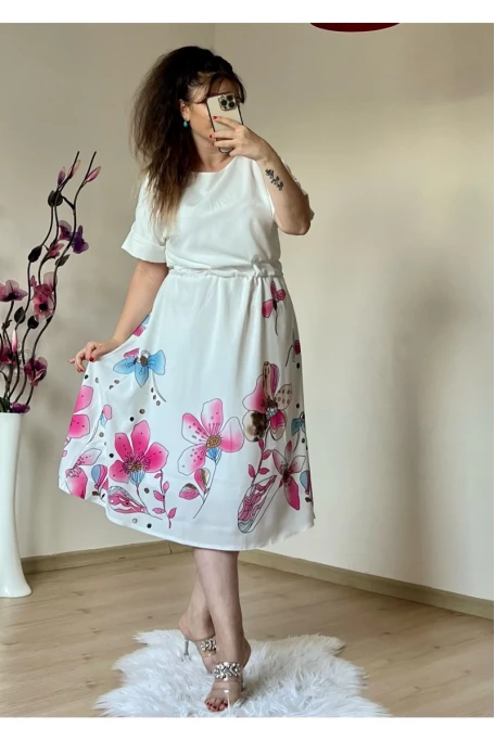 Eteği Çiçekli Beyaz Elbise