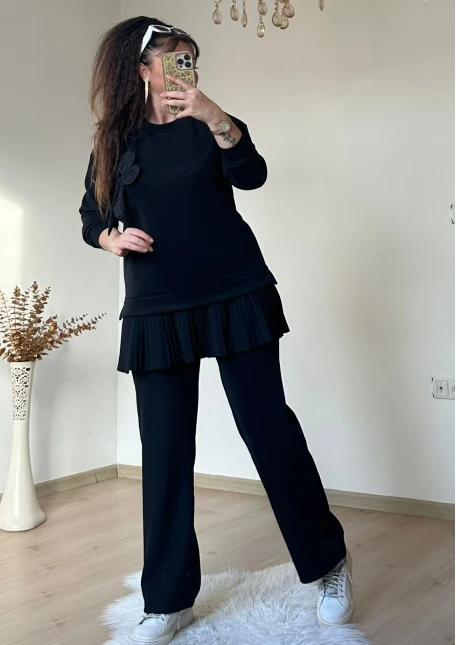 Eteği Pileli Çiçek Takım Siyah