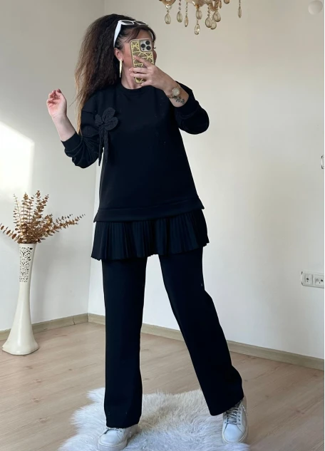 Eteği Pileli Çiçek Takım Siyah