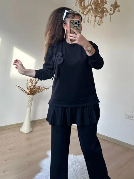 Eteği Pileli Çiçek Takım Siyah