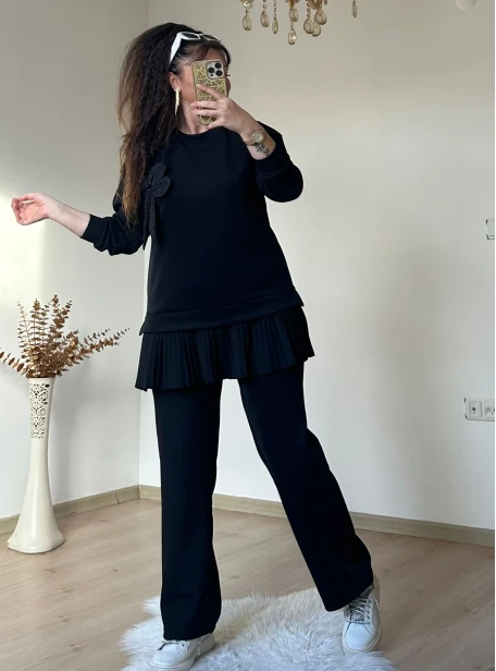 Eteği Pileli Çiçek Takım Siyah