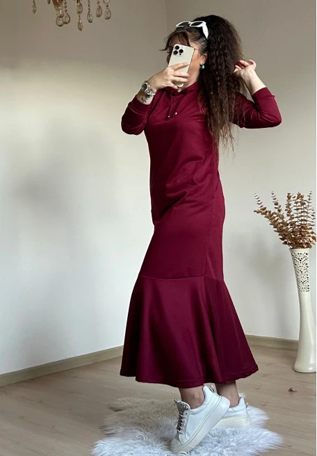 Kapusonlu Etek Fırfırlı Elbise Bordo